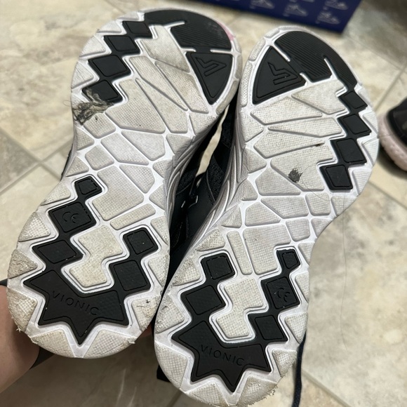 Vionic Sneakers - Picture 5 of 5